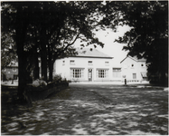 M 12088 De dorpskern van Kerk-Avezaath rechts van de kerk