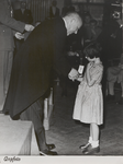 M 12109 Namens H.M. de Koningin heeft minister van oorlog en van marine Ir. C. Staf donderdagmiddag in de Rolzaal in ...