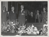 M 12126 Op hartelijke wijze is T.E.C. zondagavond in Tiel gehuldigd. Burgemeester Cambier van Nooten was de eerste die ...
