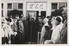 M 12127 Opening van het nieuwe clubgebouw van de Tielse voetbalvereniging T.E.C. door burgemeester Cambier van Nooten