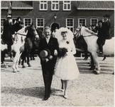 M 12136 Het huwelijk in Beusichem tussen Joh. van de Berg en Plony Wijnen. Ze zijn leden van de Culemborgse ...