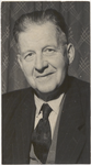 M 12153 De heer A. van Nieuwkoop wordt gehuldigd omdat hij 50 jaar lid is van de Koninklijke Muziekvereniging Pieter ...