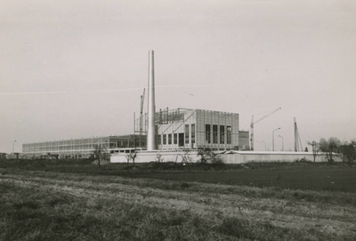 M 139 De bouw van de glasfabriek De Maas aan het Amsterdam-Rijnkanaal