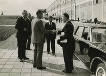 M 141 Z.K.H. Prins Bernhard opent de Machinale Glasfabriek De Maas N.V. officieel