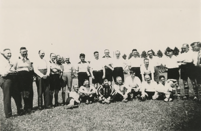 M 1473 Voetballers van de voetbalvereniging Theole, waarschijnlijk jaren dertig vorige eeuw