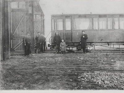 M 1487 De hangar van de stoomtreinlijn T.B.C. in Buren, jaren tien van de vorige eeuw