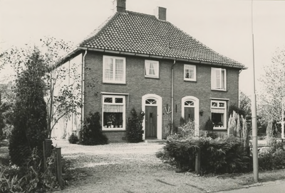 M 1594 Huizen aan de Dorpstraat in Drumpt