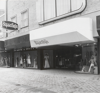 1597 Modewinkel Blijdesteijn aan de Voorstad