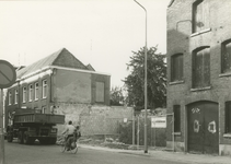 M 1651 Nadat het pand Ambtmanstraat 10, een van de oudste pakhuizen in de Tielse binnenstad, is gesloopt zal op de ...