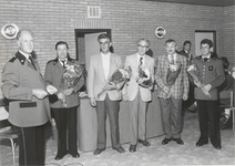 M 1952 Vijf muzikanten van de Koninklijke Tielse Vrijwillige Muziekvereniging (K.T.V.M.) worden gehuldigd in het kader ...
