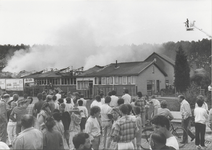 M 1955 Wasserij De Lelie B.V. op industrieterrein Latenstein staat in de brand. De schade wordt geschat op 4 miljoen gulden