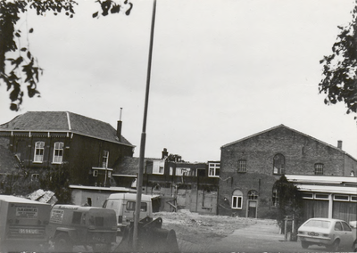 M 1983 De sloop van de gebouwen van de voormalige Gasfabriek is al een eind gevorderd. Vanaf de hoek ...