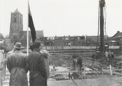 M 1991 Eerste paal in grond bouw appartementengebouw Westluijnse poort.
