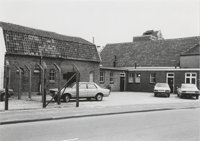 M 2159 Bedrijfspanden Maatschappij De Betuwe . Voormalige runderstal (link) en melkverkoopruimte boerderij Schoots aan ...