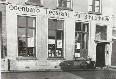 M 2203 Gebouw Openbare Leeszaal en Bibliotheek, gelegen aan de Agnietenstraat