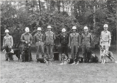 M 2403 Hondenreddingsbrigade van het Rode Kruis