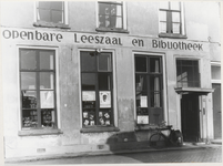 M 2476 De voormalige zondagsschool in de Sint Agnietenstraat, waarin de Openbare Leeszaal en Bibliotheek meer dan een ...