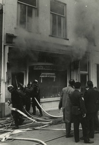 M 30 Brand in slagerij Verstegen aan de Tolhuisstraat