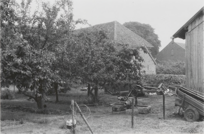 M 3041 Gedeelte van de achterkant van de boerderij Kerkzicht aan de Burgemeester Meslaan. Geheel links op de foto de ...