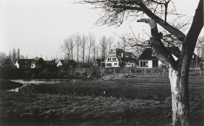 M 3085 Villa's in aanbouw op de Nes. De foto is genomen vanaf de Groenendaallaan