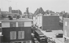 M 3104 In het midden van de foto de Kleibergsestraat. Links en rechts de panden gelegen aan de Kleibergsestraat. Op de ...