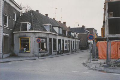 M 3120 Links een gedeelte van het gebouw van de S.S.O. Dit gebouw zal worden afgebroken. Het pand ernaast zal ook ...