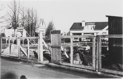 M 3166 In december 1977 wordt op de hoek van de Burgemeester Meslaan tegenover de ingang Nieuw Vrijthof een nieuwe ...