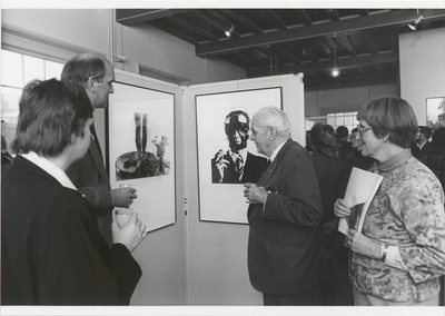 M 3210 In het Streekmuseum opent de voormalige Commissaris van de Koningin van Gelderland, mr. W.J. Geertsema, de ...