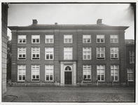 M 3436 Het woonhuis van de Van Lith de Jeude's gelegen aan de St. Walburgstraat. Later heeft dhr. Dresselhuys dit pand ...