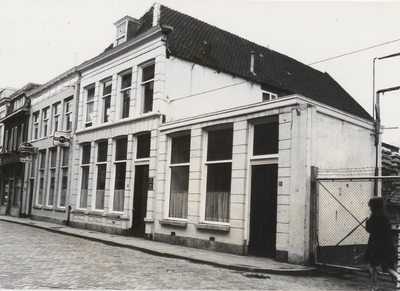 M 3437 Cafe's het Hof van Gelre / de Toelast Voorstad. Links op de foto het voormalig cafe Het Hof van Gelre aan de ...