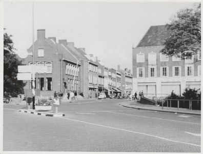 M 3439 In het midden de Hoogeindsestraat. Op de voorgrond het Burgemeester Hasselmanplein. Rechts op de foto ...