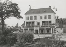 M 3444 Het hotel Rouwhorst v/h Telkamp gelegen aan de Veemarkt
