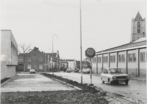 M 3474 Geheel links het nieuwe kantoor van de NV Maatschappij tot Gasvoorziening Gelders Rivierengebied. Daarnaast ...