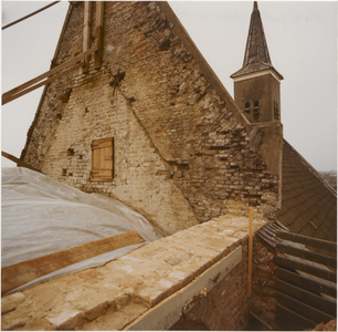 M 3683 Restauratie Ned. Herv. Kerk te Kapel-Avezaath. Op de foto het koor aan de zuid Kapel-Avezaath westzijde van de kerk