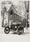 M 3692 Een oude Ford uit 1919 staat op het kerkplein nabij de St. Maartenskerk