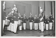 M 3736 Ter gelegenheid van het 65 jarig jubileum van de KTVM treedt het trompetter en tambourkorps van deze ...