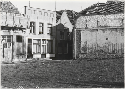 M 3743 Eventueel huizen Kerkstraat. Thans op de voorgrond het gebouw van de Kamer van Koophandel (1979)