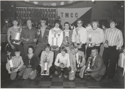 M 3838 In zaal Bemer worden tijdens hun feestavond de nieuwe clubkampioenen van de Tielse Motorcrossvereniging TMCC ...