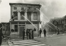 M 39 Brand verwoest het beatcentrum Check Point Charly in het voormalige hotel De Roos (later de Waalstroom) in de ...