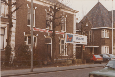 M 3944 Voormalige Melkinrichting en Zuivelfabriek N.V.verenigde melkbedrijven Stationsstraat 24. Geheel rechts op de ...