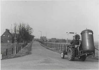 M 4265 De Rijsakkerweg in Tiel, een van de nog te rioleren stukjes buitengebied