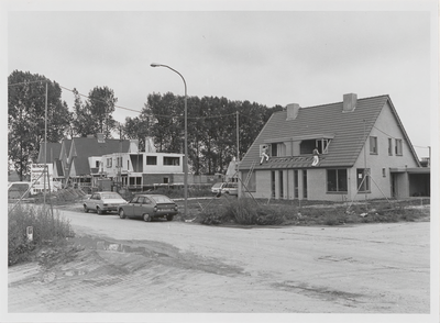 M 4268 Op de foto de bouw van huizen gelegen aan de Rauwenhoflaan