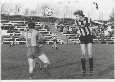 M 4598 Voetbalwedstrijd Voetbalclub Theole Voelballer met citroën shirt is Robbie Veenstra