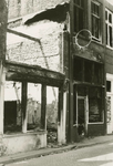 M 47 In de vroege morgenuren van 10 april 1971 werden in de Weerstraat 3 zakenpanden door brand verwoest. Weerstraat ...