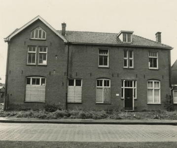 M 476 De voormalige metaalwarenfabriek van de heer J. Velders uit Drumpt (Gouden Wagen), gelegen aan de Kleine ...