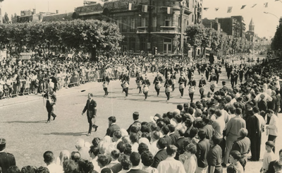 M 487 De Koninklijke Tielse Vrijwillige Muziekvereniging in Parijs