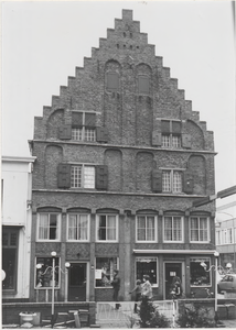 M 4910 Het pand op de hoek van de Weerstraat en de Kleibergsestraat, waarin voorheen bakkerij Ruijsink gevestigd was. ...
