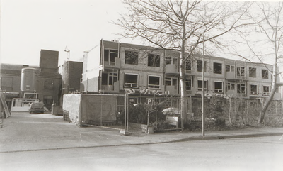 M 5324 Uitbreiding bejaardencentrum Gasthuislinge. Links het oude gedeelte en rechts het in aanbouw zijnde gedeelte