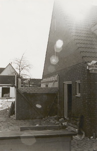 M 5405 Zijkant nieuwbouwhuis gelegen aan de Esdoornstraat . De foto is genomen vanaf de Lokstraat