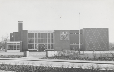 M 545 De Protestant Christelijke Koningin Wilhelminaschool, gelegen aan de Burgemeester Schulstraat, wordt officieel in ...